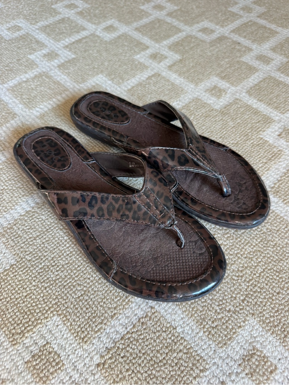 b.o.c Leopard Print Flip Flops Comfort Thong Sandals Brown Slip On Shoes Size 7 - Picture 4 of 11